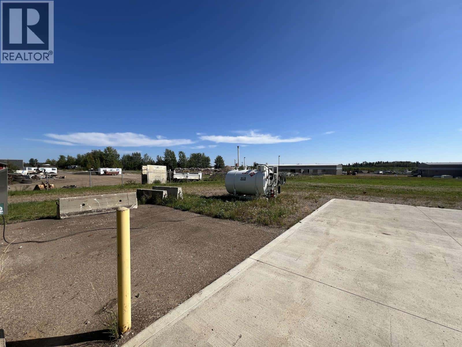 4701 46 AVENUE — Fort Nelson - Photo 2 of 26