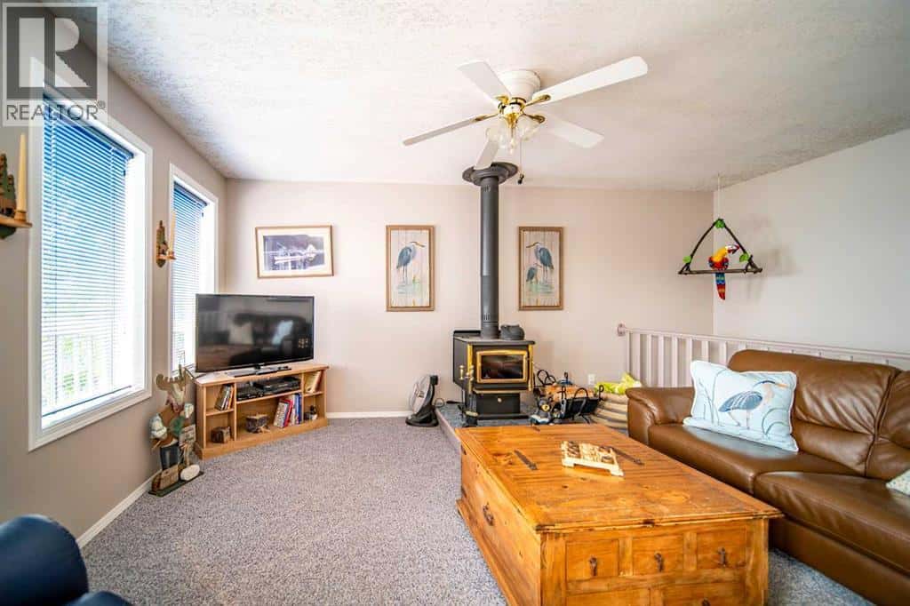 98, 441005 Rge Rd 51 — Rural Wainwright No. 61, M.D. of, Alberta - Photo 2 of 29