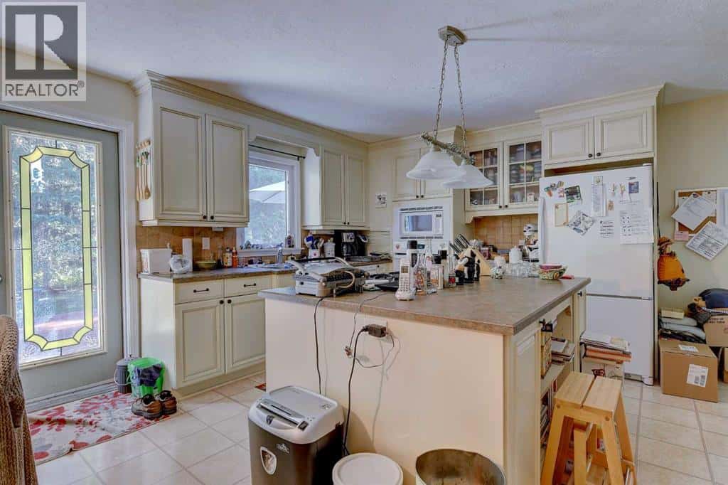 713062 Range Road 94 — Beaverlodge, Alberta - Photo 4 of 47