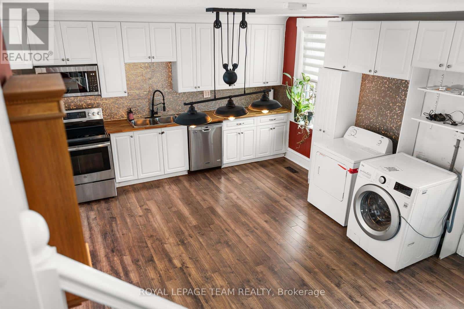 509 MOFFAT STREET — Pembroke, Ontario - Photo 3 of 48