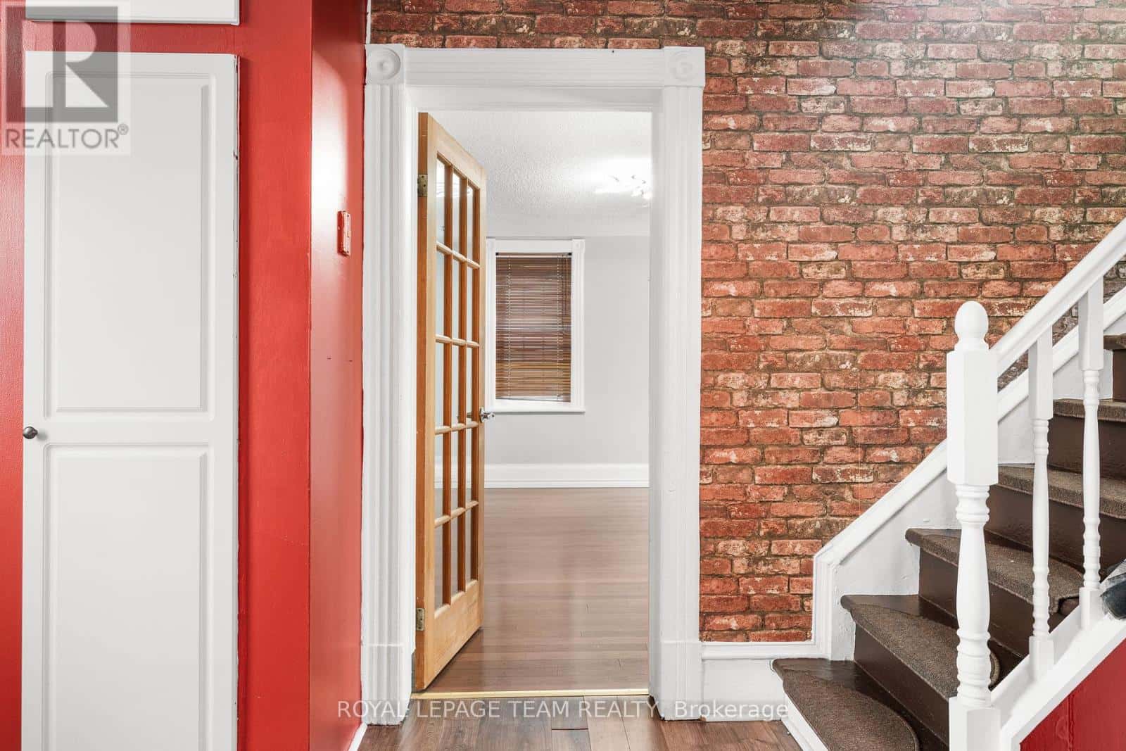 509 MOFFAT STREET — Pembroke, Ontario - Photo 4 of 48