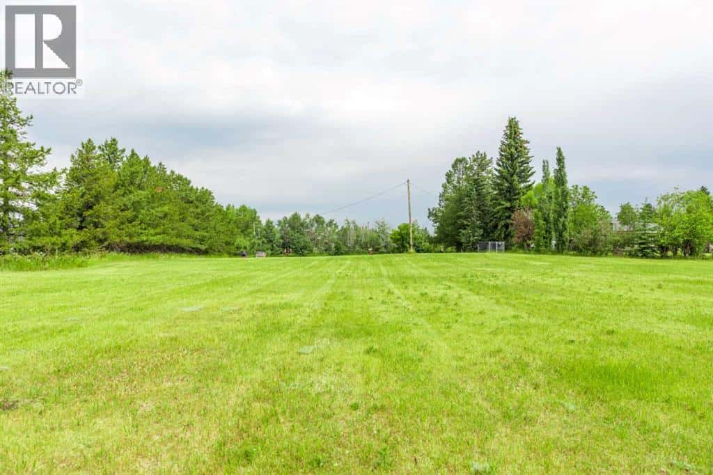 6103 52 Avenue — Vermilion, Alberta - Photo 3 of 33