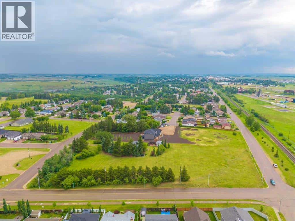 6103 52 Avenue — Vermilion, Alberta - Photo 5 of 33