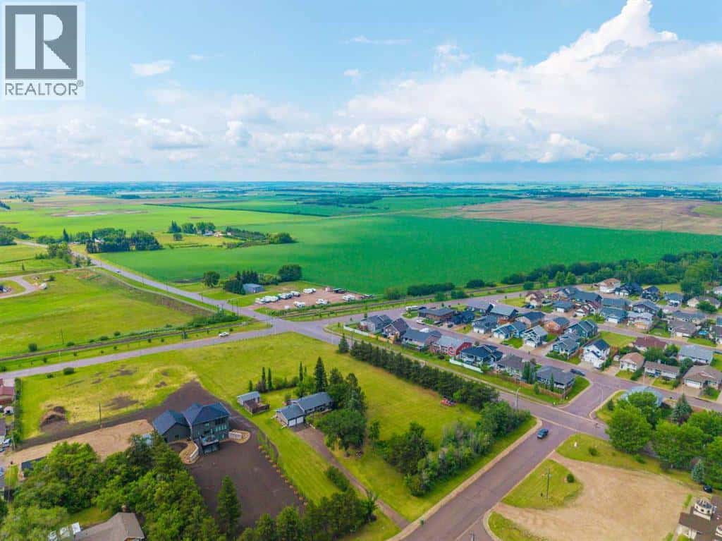 6103 52 Avenue — Vermilion, Alberta - Photo 2 of 33
