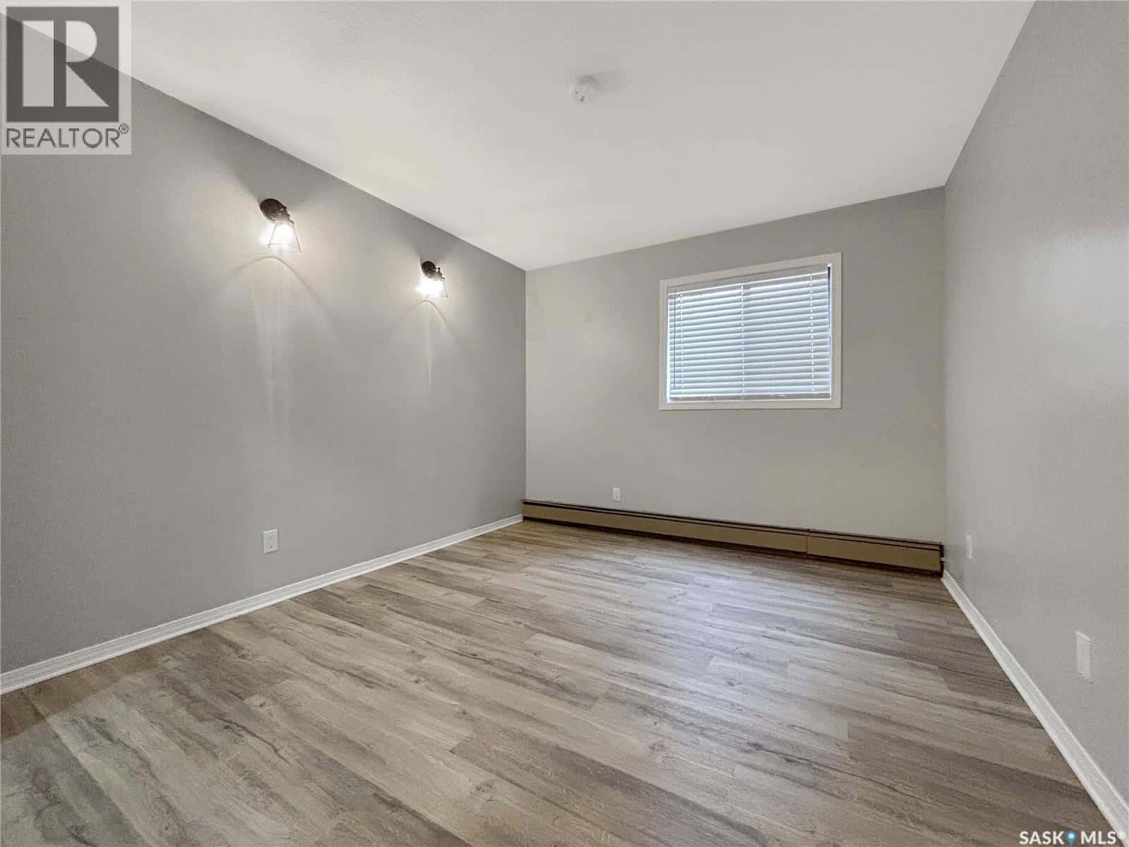 Saskatoon — Saskatoon - Photo 5 of 19