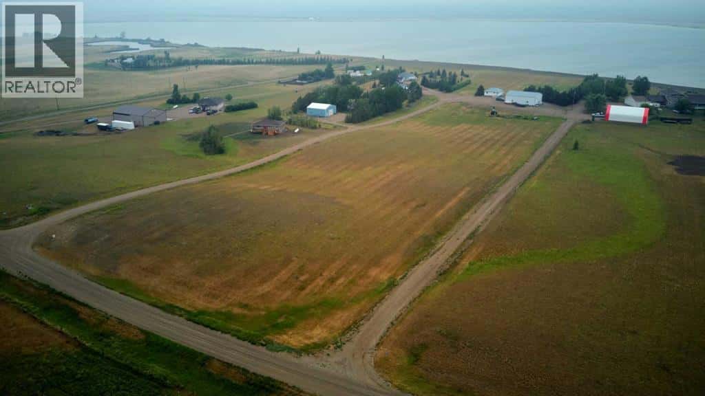 174008A Range Road 214 — Rural Vulcan County, Alberta - Photo 2 of 50