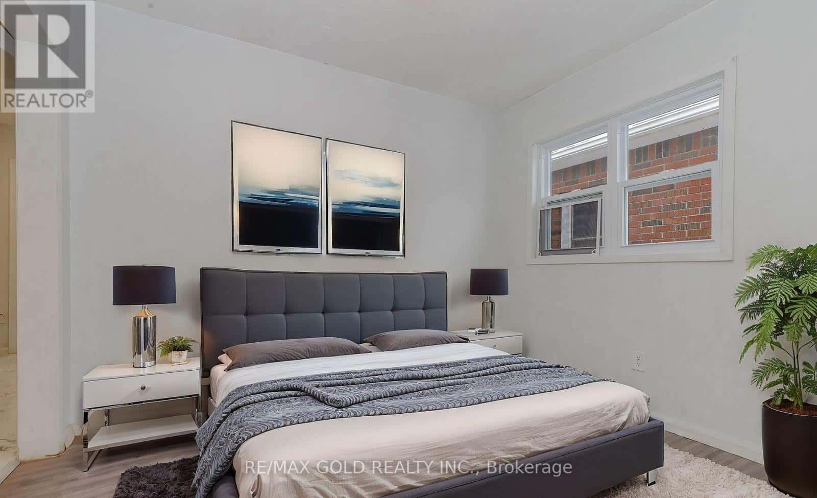 St. Catharines (Western Hill) — St. Catharines (Western Hill) - Photo 3 of 15