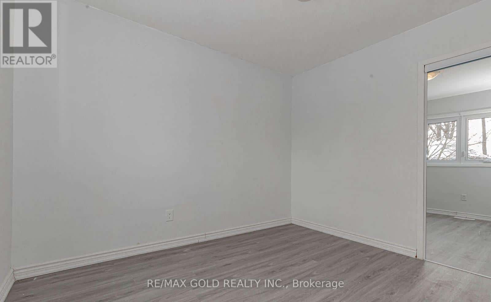 St. Catharines (Western Hill) — St. Catharines (Western Hill) - Photo 4 of 15