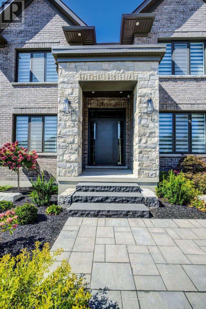 47 PIONEER RIDGE DRIVE — Kitchener, Ontario - Photo 3 of 50