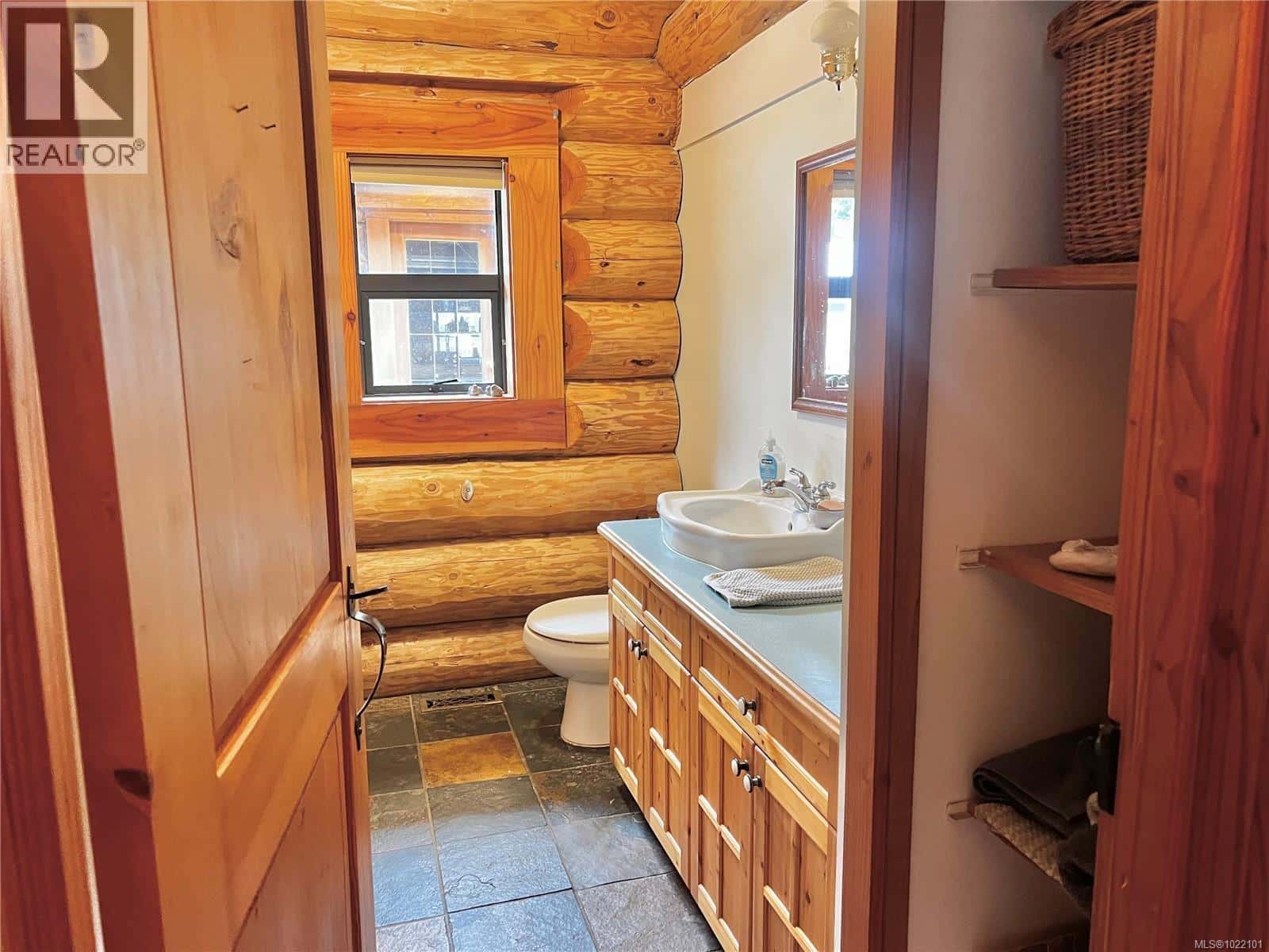 Duncan — Duncan - Photo 2 of 98