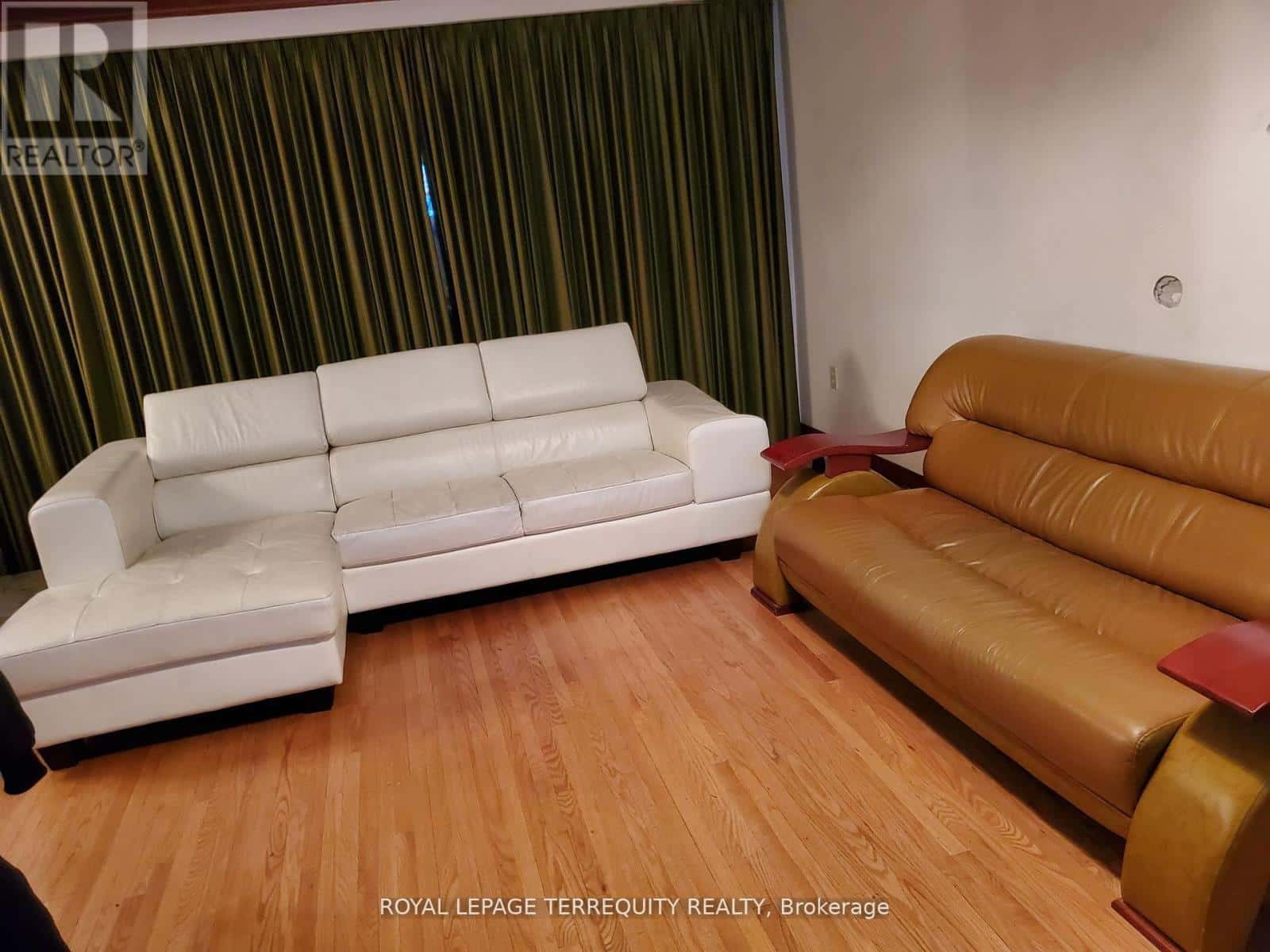 39 EARLTON ROAD — Toronto (Tam O'Shanter-Sullivan), Ontario - Photo 2 of 19