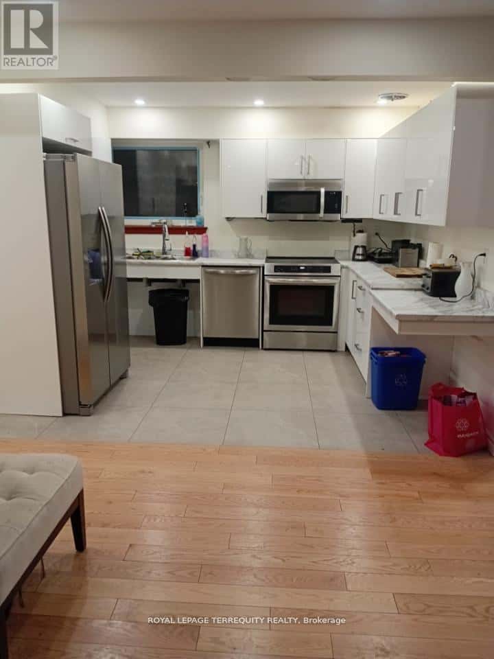 39 EARLTON ROAD — Toronto (Tam O'Shanter-Sullivan), Ontario - Photo 4 of 19