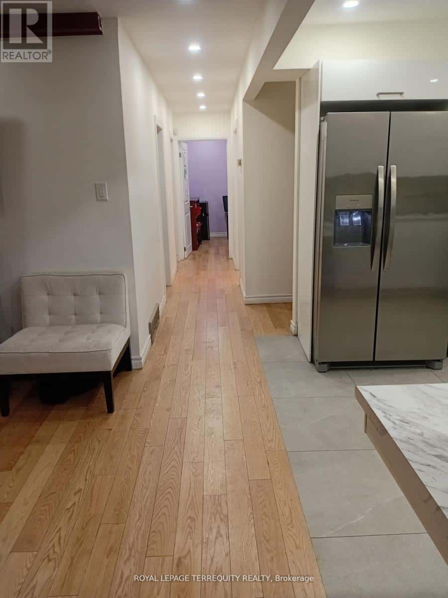 39 EARLTON ROAD — Toronto (Tam O'Shanter-Sullivan), Ontario - Photo 5 of 19