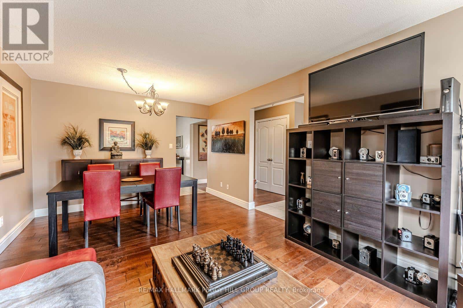 122 FLETCHER STREET — Bradford West Gwillimbury (Bradford), Ontario - Photo 2 of 17