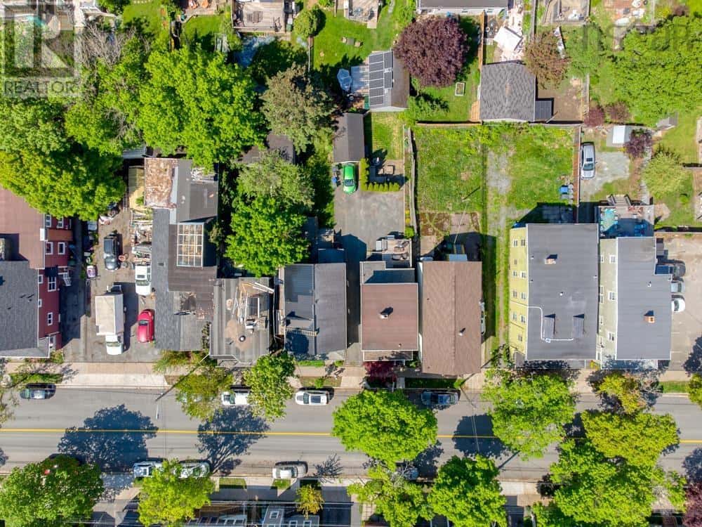 2070/2072 Oxford Street — Halifax, Nova Scotia - Photo 4 of 12