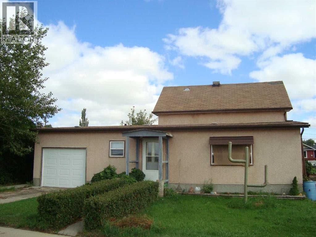 114 School Road — Trochu, Alberta - Main photo