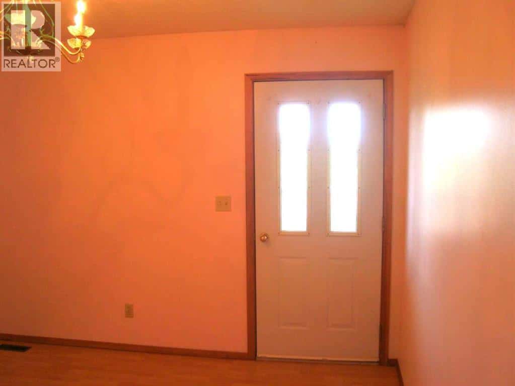 114 School Road — Trochu, Alberta - Photo 4 of 44