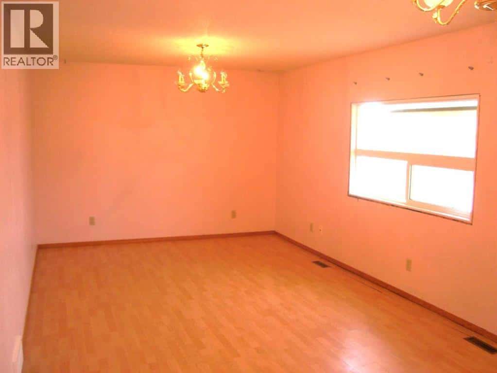 114 School Road — Trochu, Alberta - Photo 5 of 44