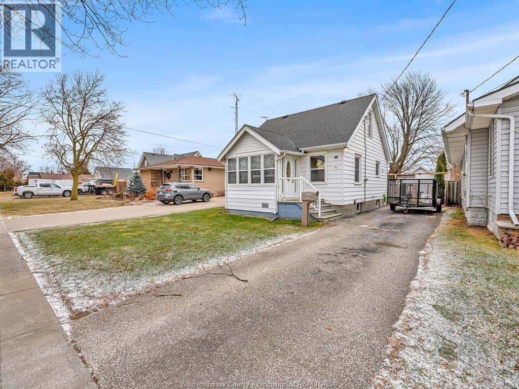 97 ELLIOTT STREET — Leamington, Ontario - Photo 2 of 31