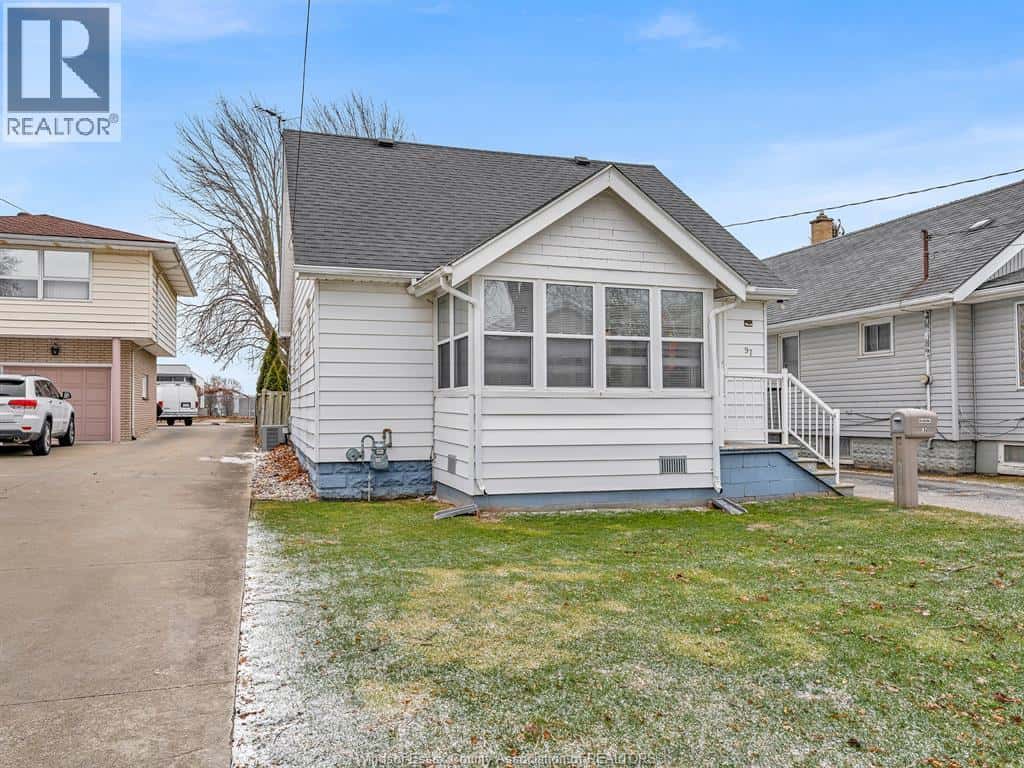 97 ELLIOTT STREET — Leamington, Ontario - Photo 4 of 31