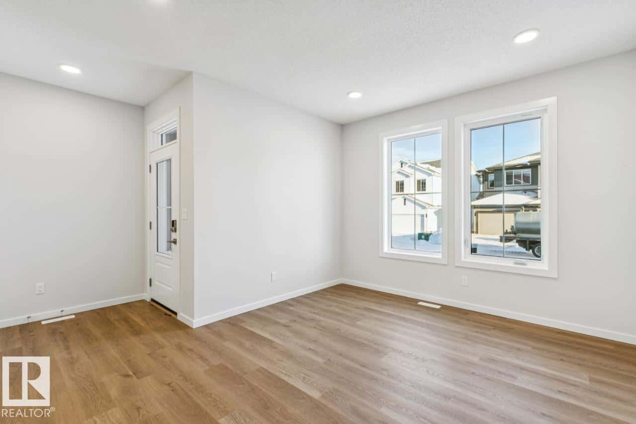 Edmonton — Edmonton - Photo 5 of 28