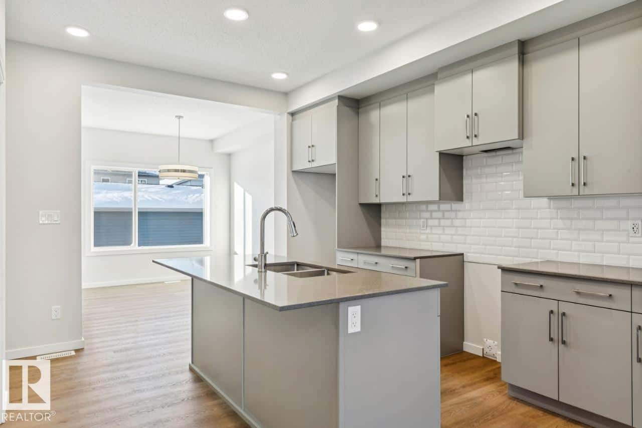 Edmonton — Edmonton - Photo 2 of 28