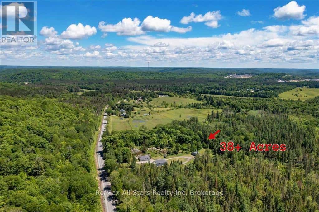 410 ETWELL ROAD — Huntsville (Stisted), Ontario - Photo 5 of 40