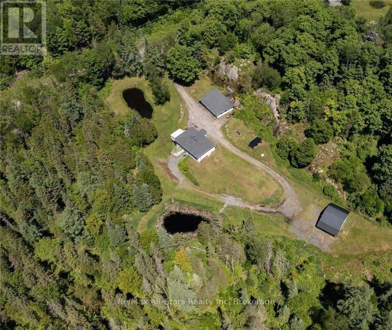 410 ETWELL ROAD — Huntsville (Stisted), Ontario - Photo 3 of 40