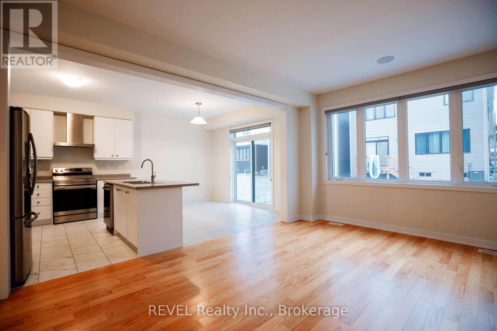 16 STERN DRIVE - Photo 5 of 39, Welland (Dain City), Ontario