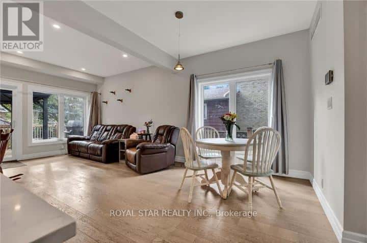 UPPER - 119 WATERLOO STREET — Kitchener - Photo 4 of 33