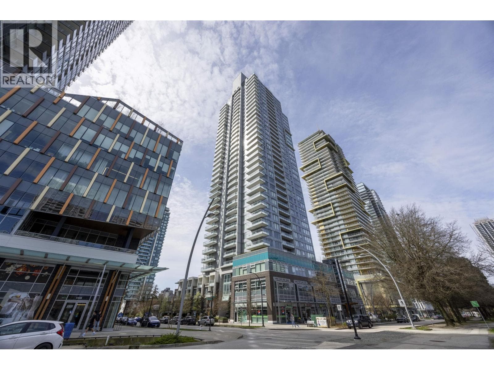 1709 6333 SILVER — Burnaby, British Columbia - Main photo