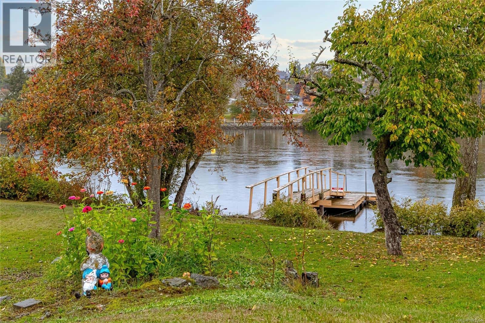 1178 Rhoda Lane — Esquimalt, British Columbia - Photo 3 of 66