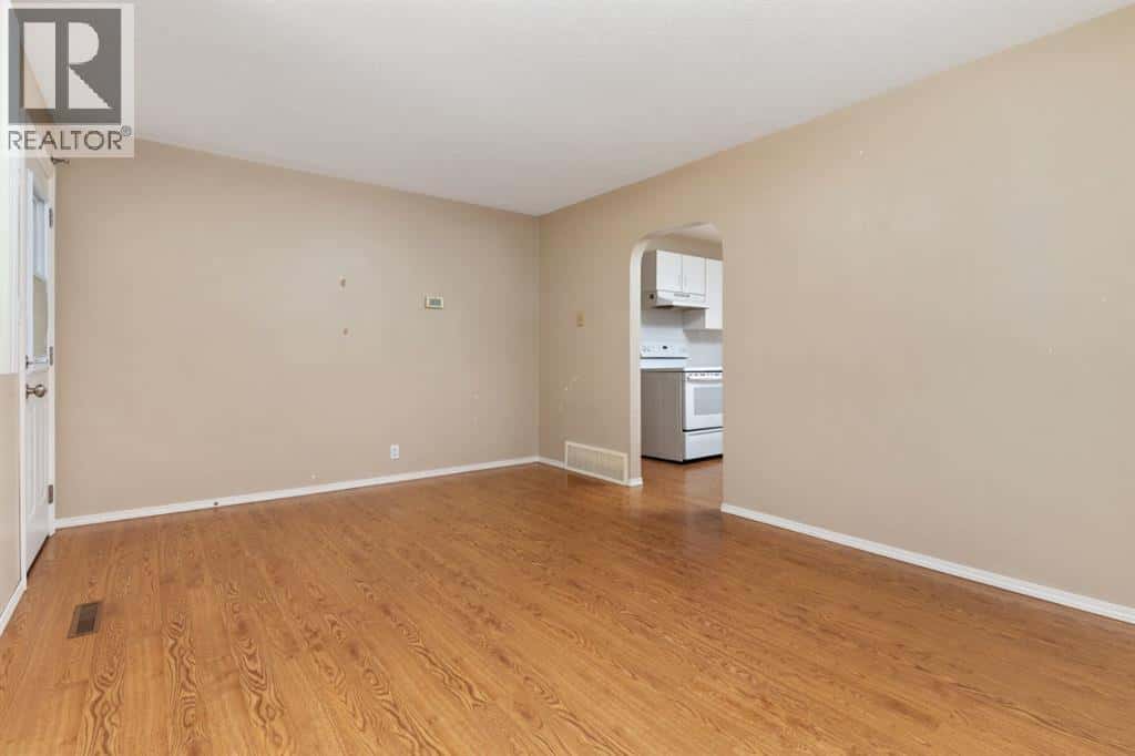 5227 48 Street — Camrose, Alberta - Photo 3 of 29