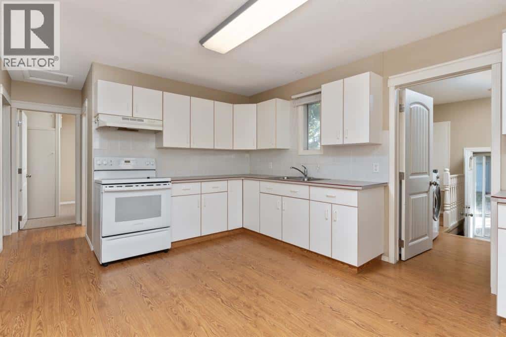 5227 48 Street — Camrose, Alberta - Photo 4 of 29