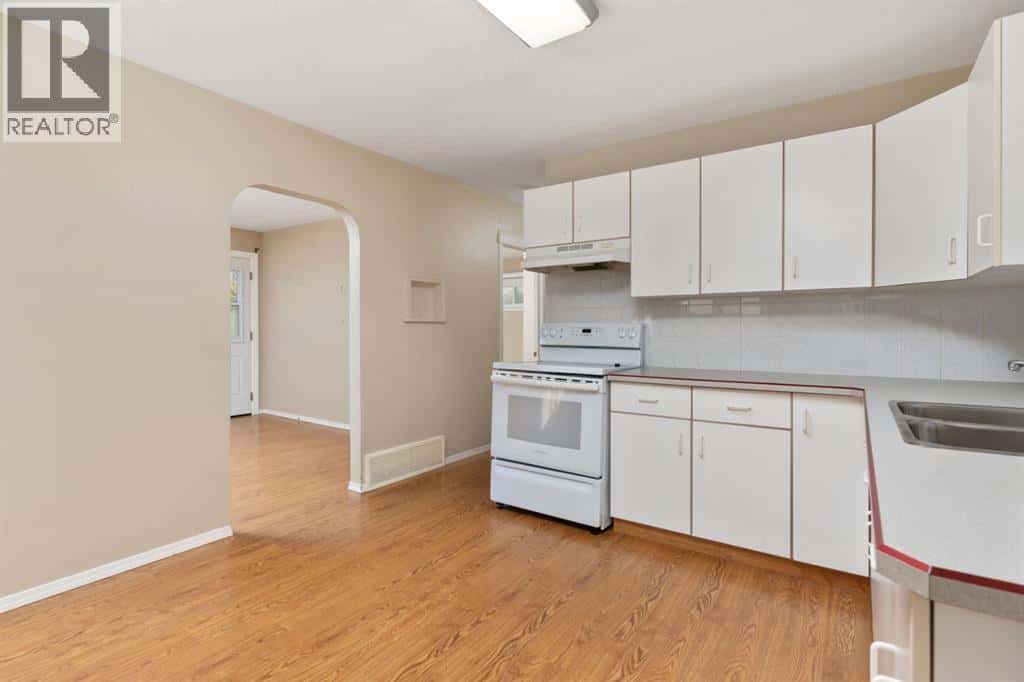 5227 48 Street — Camrose, Alberta - Photo 5 of 29