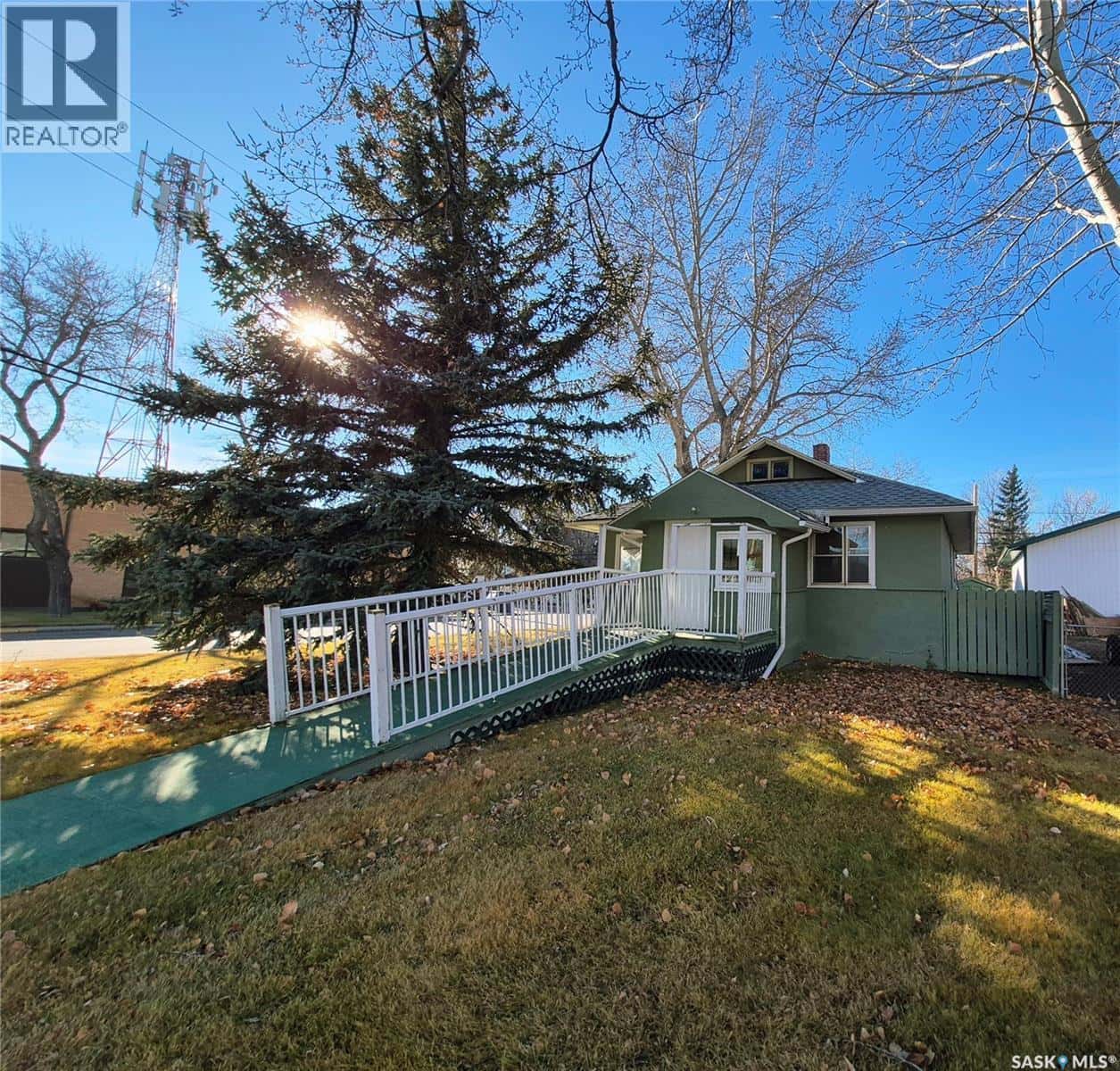 505 Centre STREET — Shaunavon, Saskatchewan - Photo 2 of 32