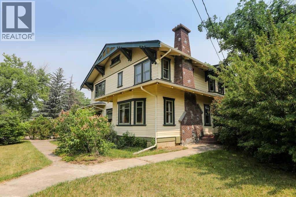 302 King Street — Nobleford, Alberta - Photo 2 of 50