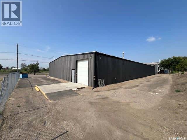 350 Railway AVENUE E — North Battleford, Saskatchewan - Photo 4 of 10