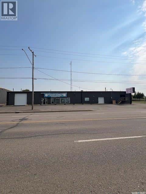 350 Railway AVENUE E — North Battleford, Saskatchewan - Photo 5 of 10