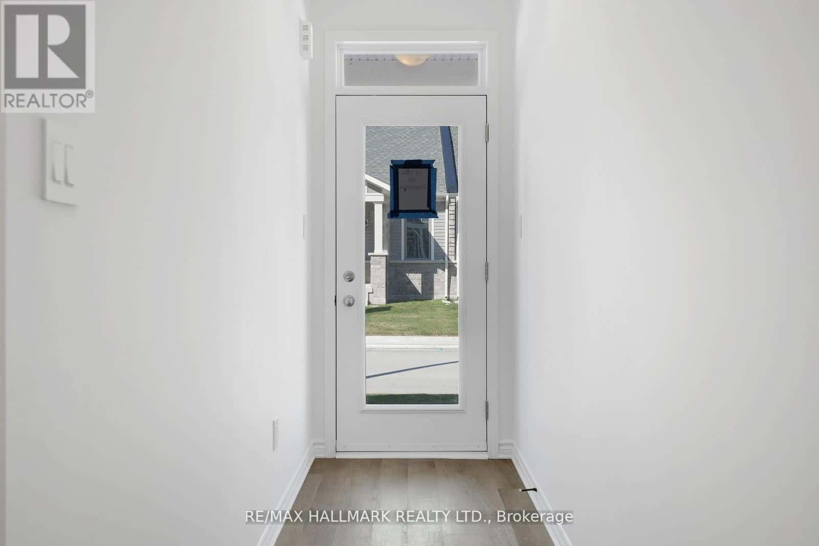 701 SARGEANT PLACE — Innisfil, Ontario - Photo 5 of 33