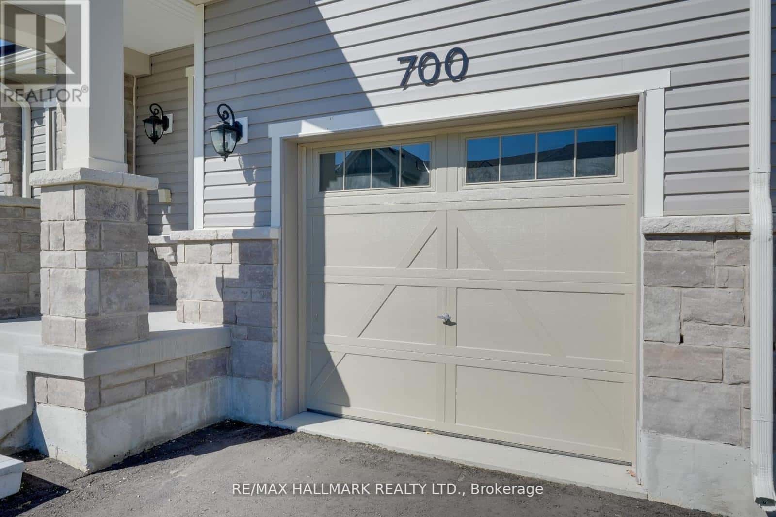 700 SARGEANT PLACE — Innisfil, Ontario - Photo 3 of 34