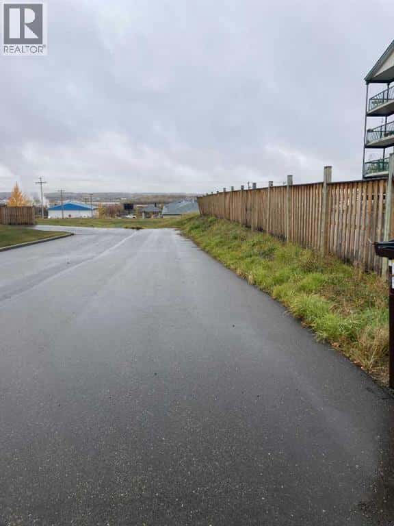 4008 47 Street — Drayton Valley, Alberta - Photo 4 of 5