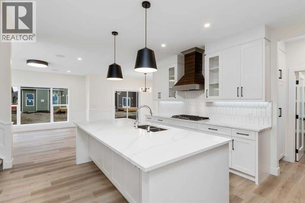 704 Mandalay Boulevard — Carstairs, Alberta - Photo 5 of 38