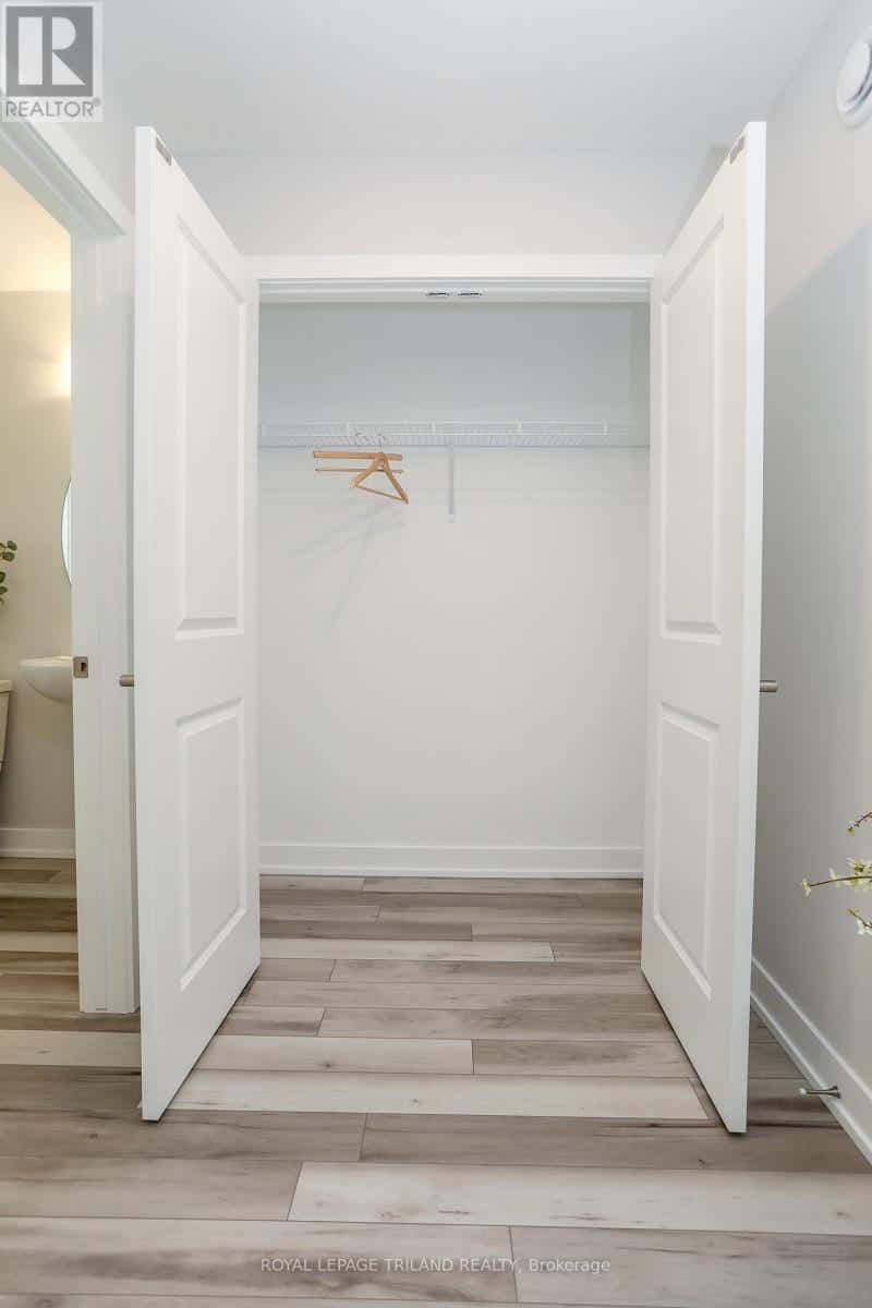 24 HARROW LANE — St. Thomas, Ontario - Photo 3 of 38