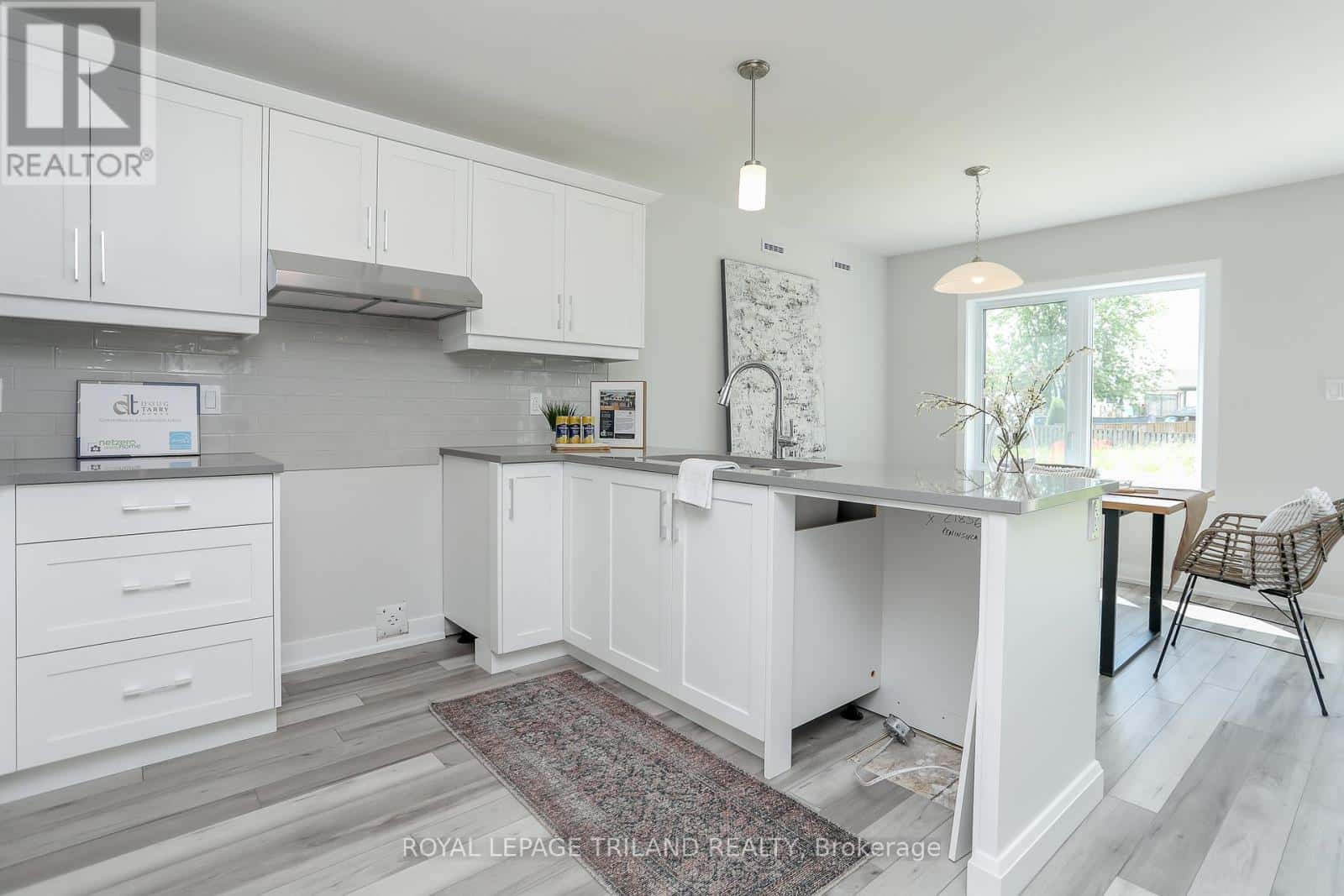 24 HARROW LANE — St. Thomas, Ontario - Photo 4 of 38