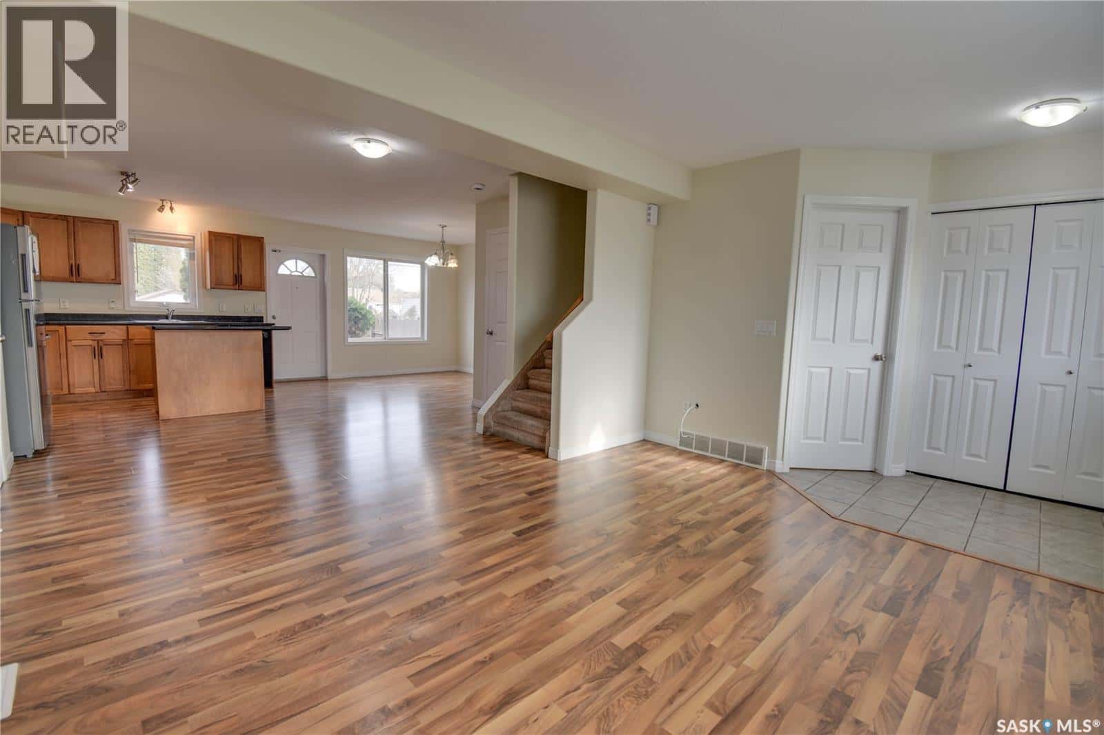 120 115th STREET W — Saskatoon, Saskatchewan - Photo 3 of 33