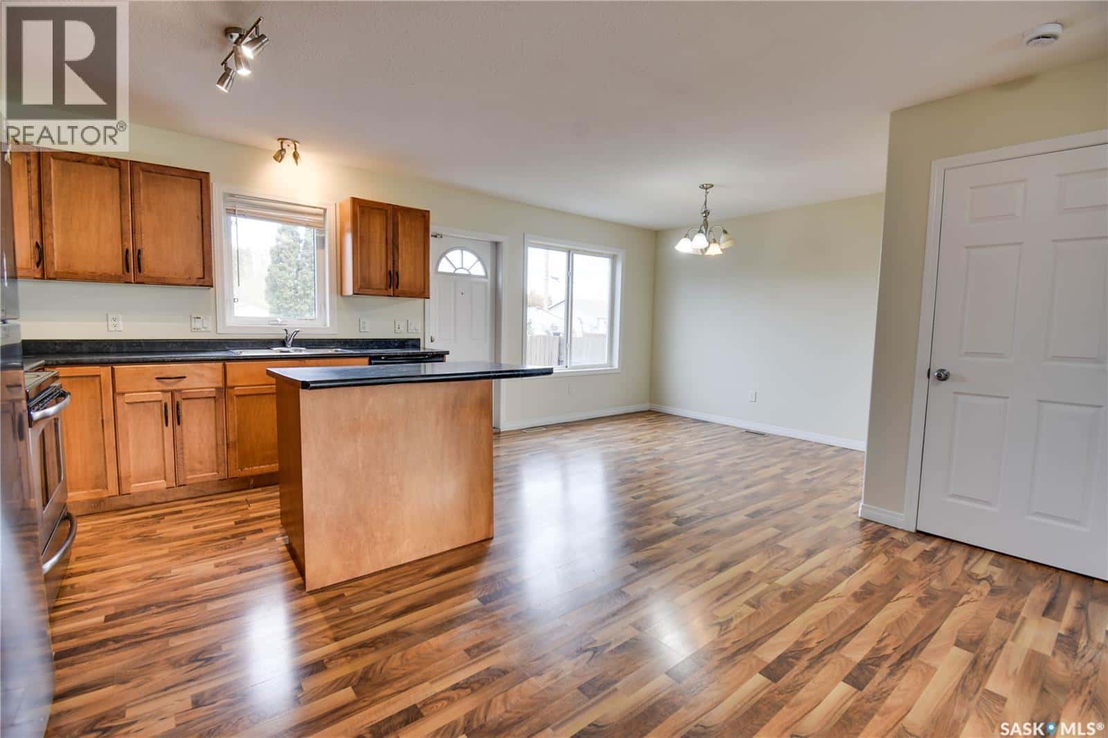 120 115th STREET W — Saskatoon, Saskatchewan - Photo 5 of 33