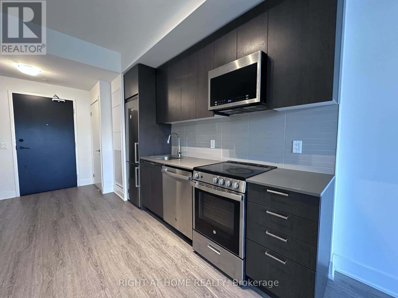 015 - 185 DEERFIELD ROAD — Newmarket (Central Newmarket), Ontario - Photo 2 of 44