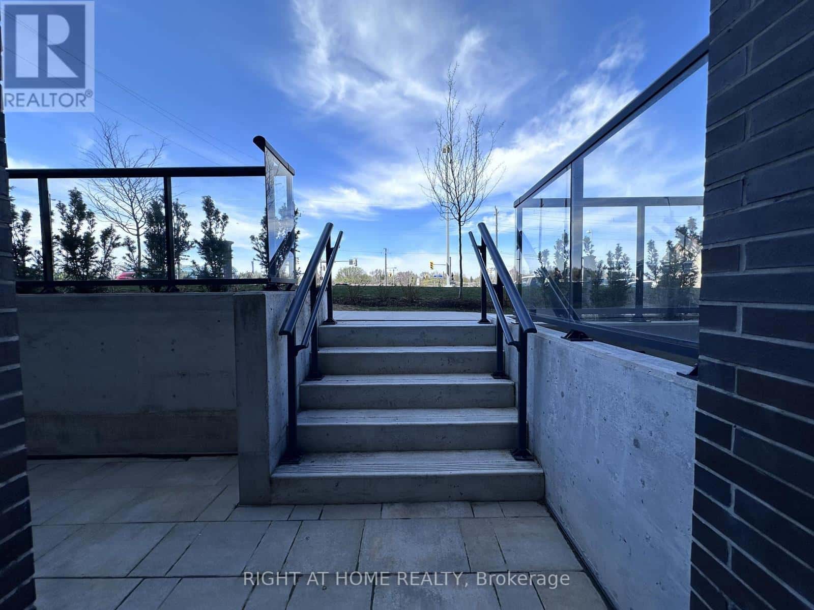 015 - 185 DEERFIELD ROAD — Newmarket (Central Newmarket), Ontario - Photo 5 of 44