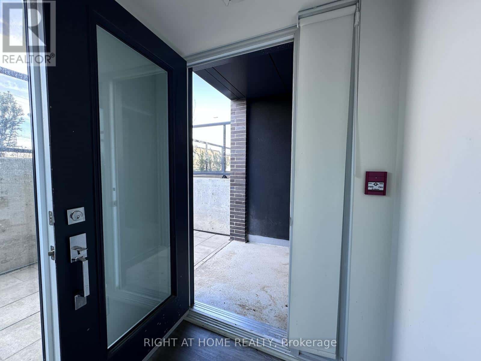 015 - 185 DEERFIELD ROAD — Newmarket (Central Newmarket), Ontario - Photo 4 of 44